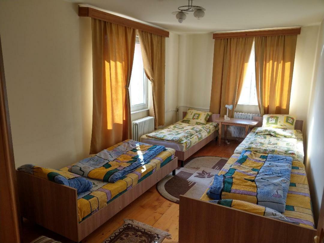 Lary Hostel Sučava Exteriér fotografie