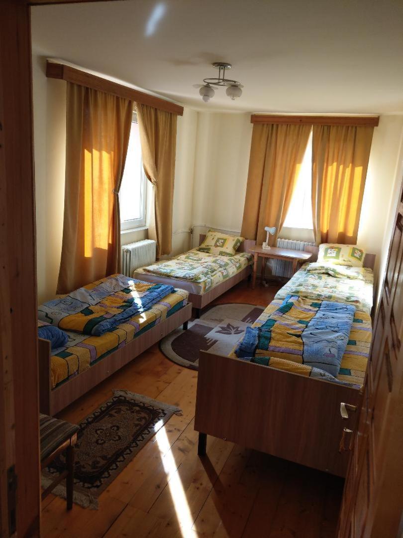 Lary Hostel Sučava Exteriér fotografie