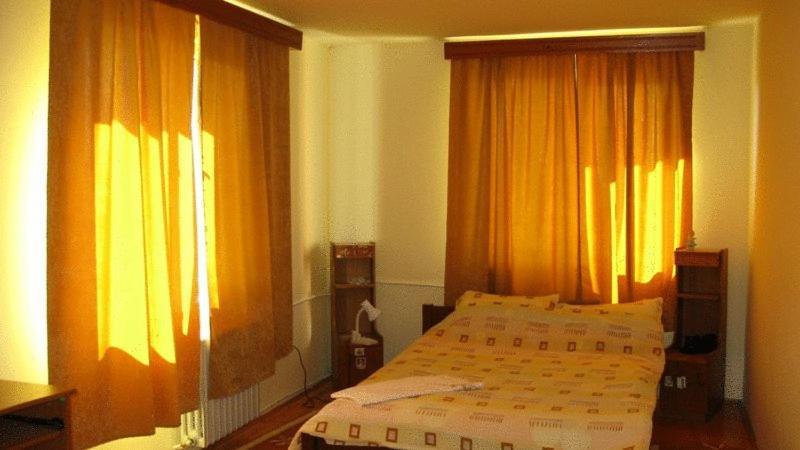 Lary Hostel Sučava Exteriér fotografie